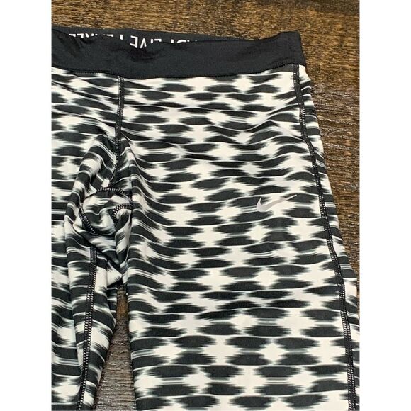Nike dri fit running Capri athletic legging size medium ￼ - Picture 2 of 7